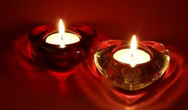 Красные свечи - атрибут любовной магии при привороте